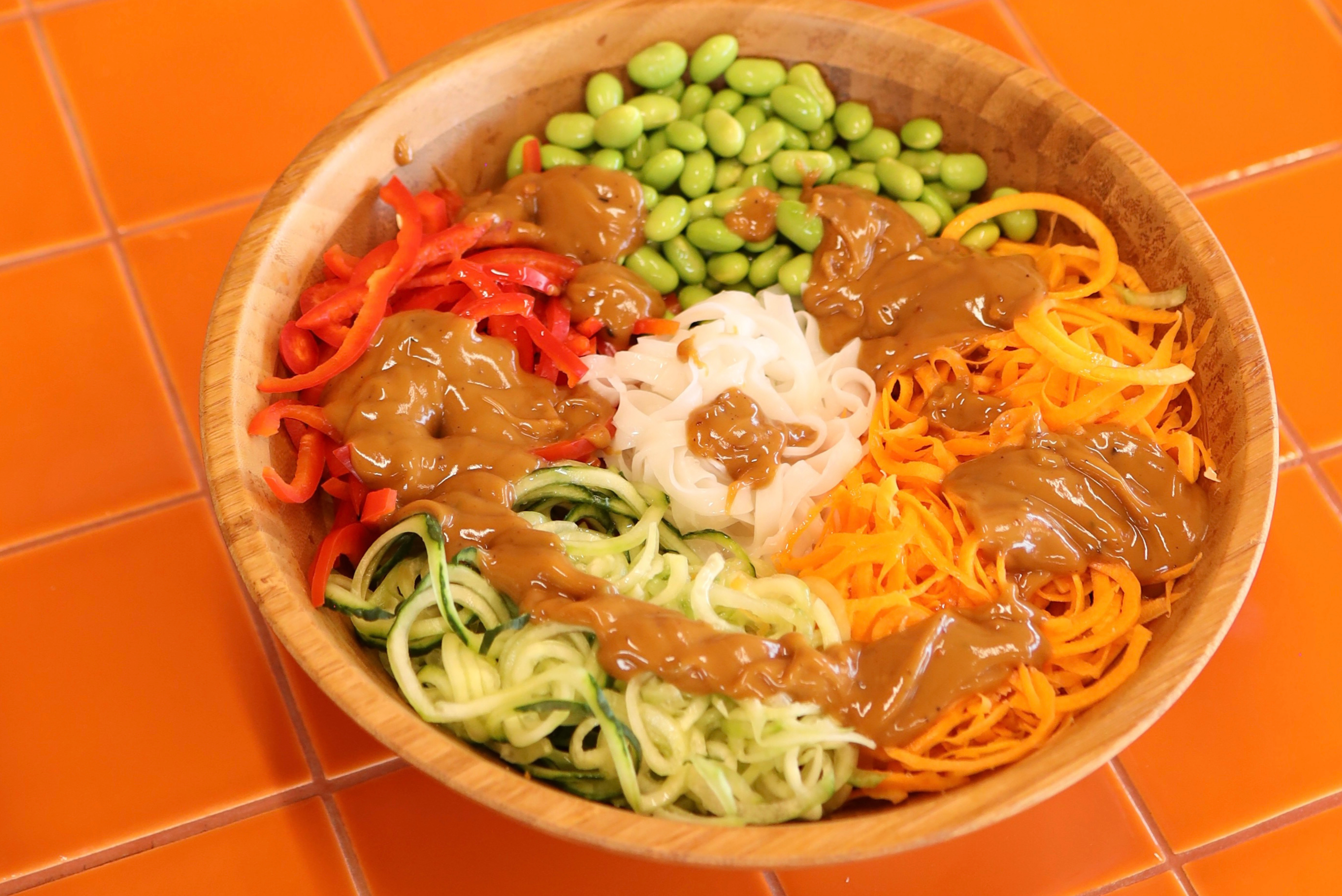 Noodles με Φιστικοβούτυρο και Λαχανικά